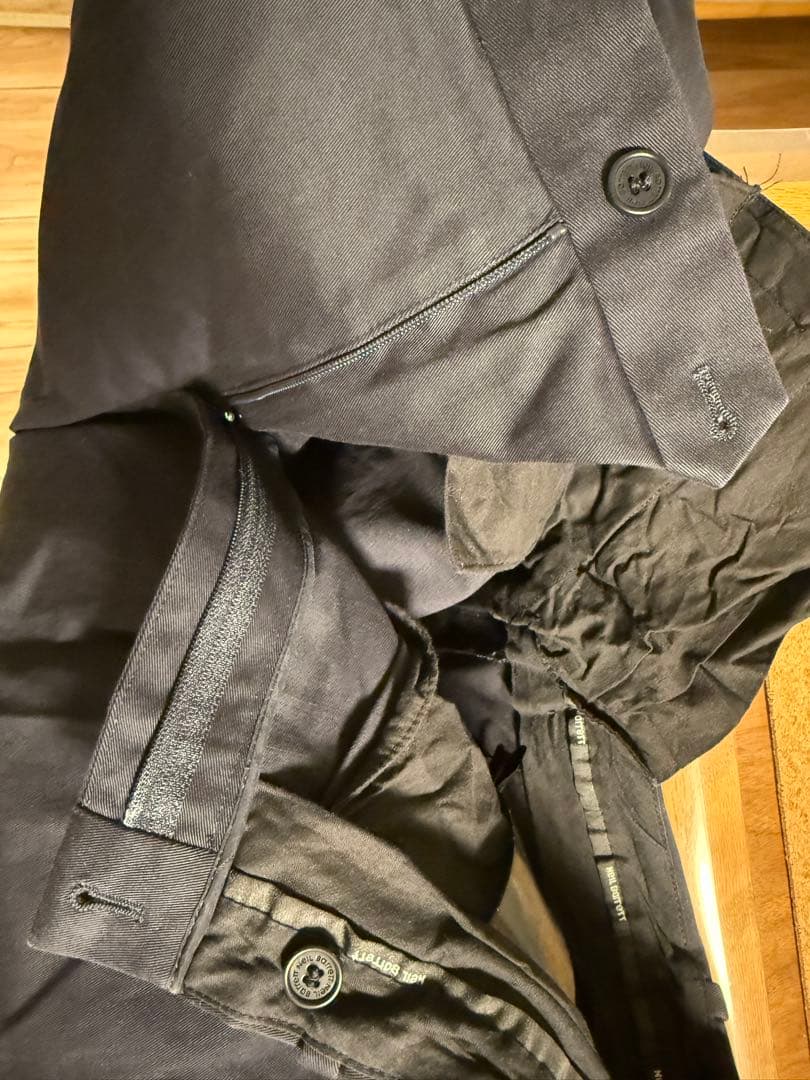 美品　Neil Barrett ネイビー テーパードパンツイタリア産　52