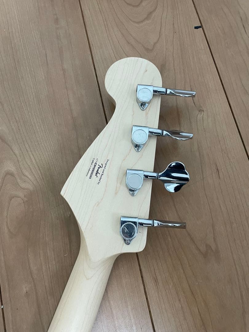 squier Bronco bass ベース
