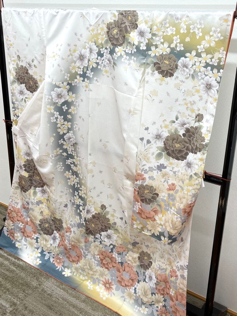 ポリエステル 振袖 牡丹 紋意匠 正絹 ぼかし八掛 躾糸付き S225