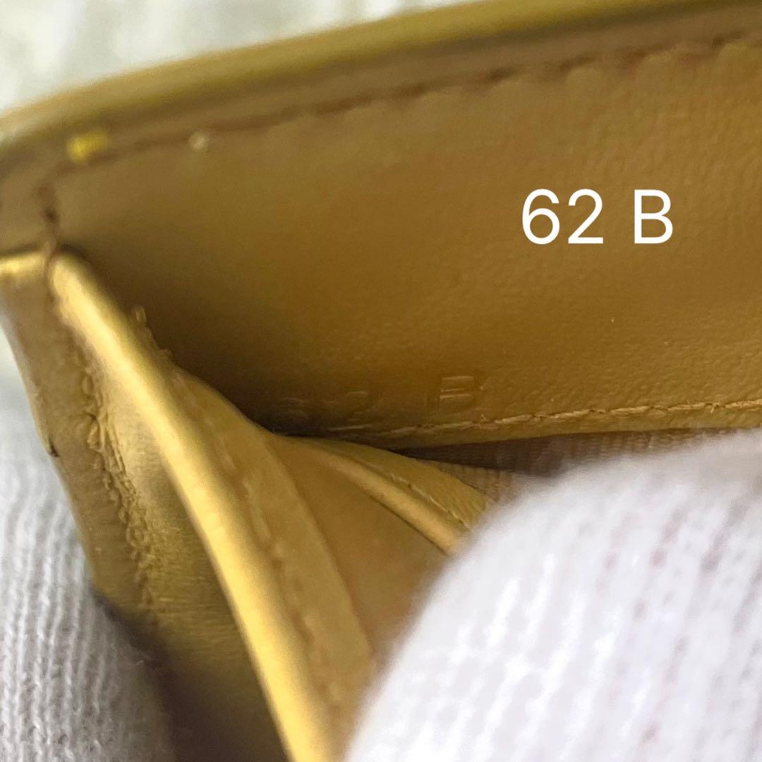 極美品 プラダ ヴィッテロムーブ 三つ折り財布 メタルロゴ イエロー