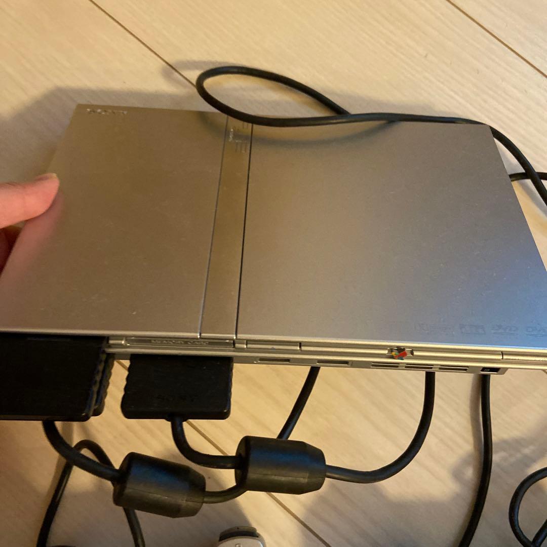 美品　SONY PlayStation2 SCPH-75000とゲーム７個