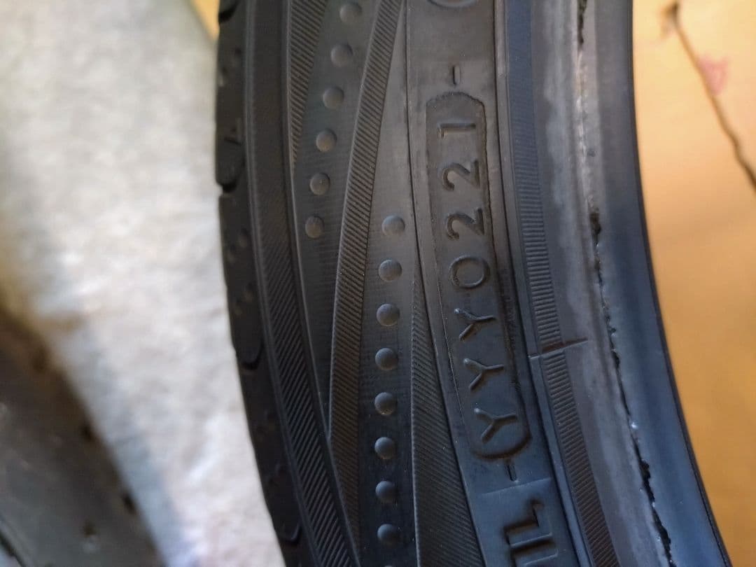 バンナ245/40/R20 ヨコハマ　ブルーアースRV-2 4本セット
