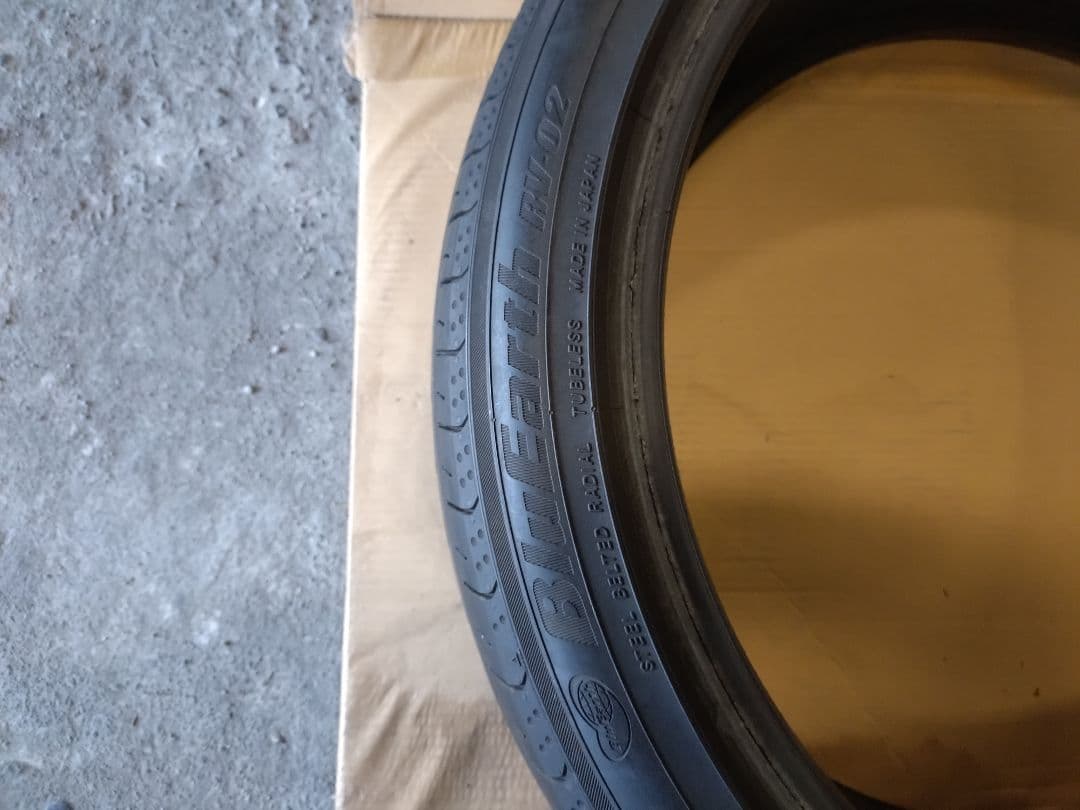 バンナ245/40/R20 ヨコハマ　ブルーアースRV-2 4本セット