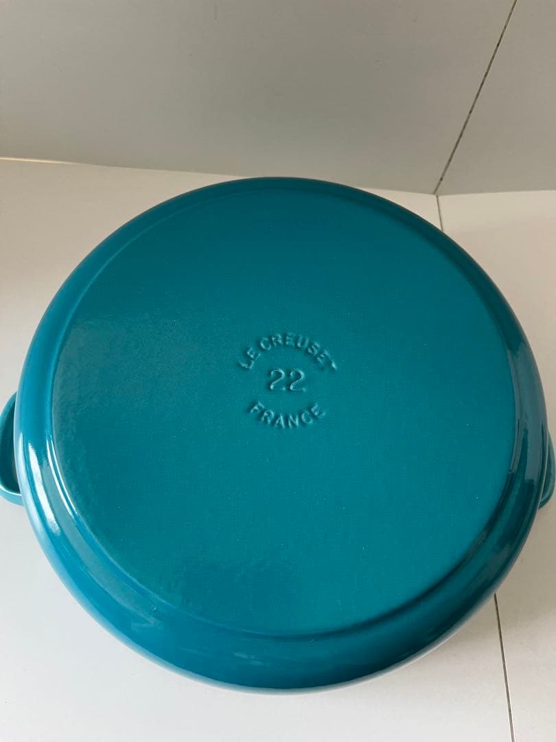 新品未使用　廃盤　限定色　ルクルーゼ ココットロンド 22cm カリビアンブルー