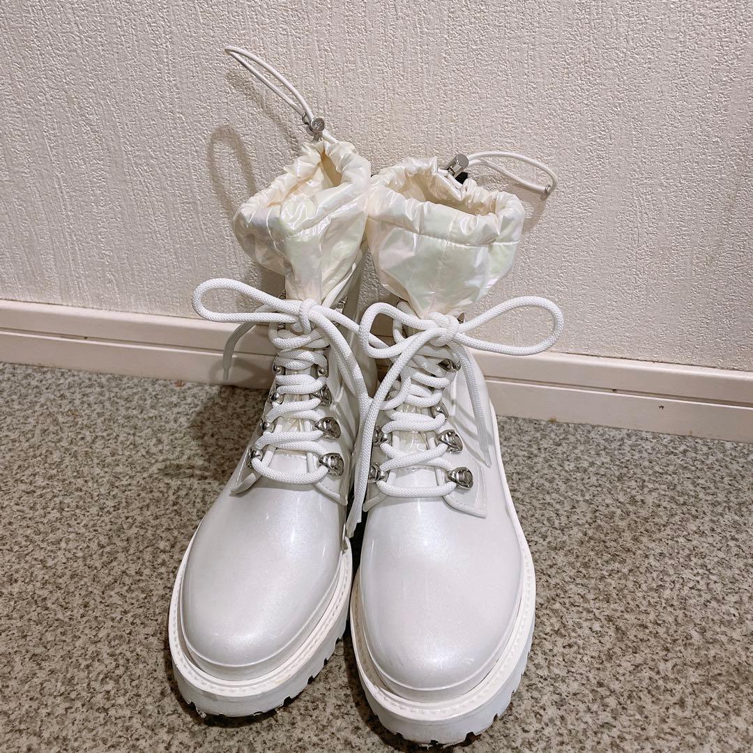 【最終値下げ】【数回のみ】MONCLER ブーツ 白