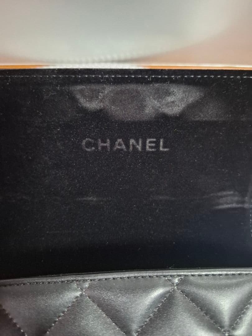 限定セール‼️CHANEL 　ロゴマトラッセサングラスケース　ブラック　斜め掛け