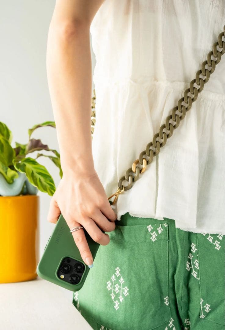 LOUVINI オリーブグリーン スマホストラップ