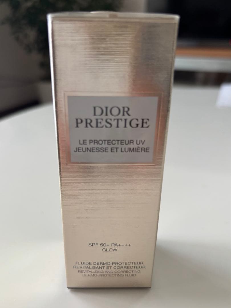 DIOR プレステージ ホワイト ル プロテクター UV ルミエールシアーグロウ