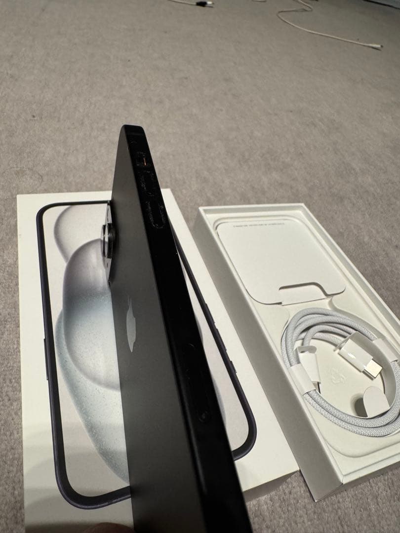 (美品)iPhone 15 ブラック 本体 充電ケーブル付