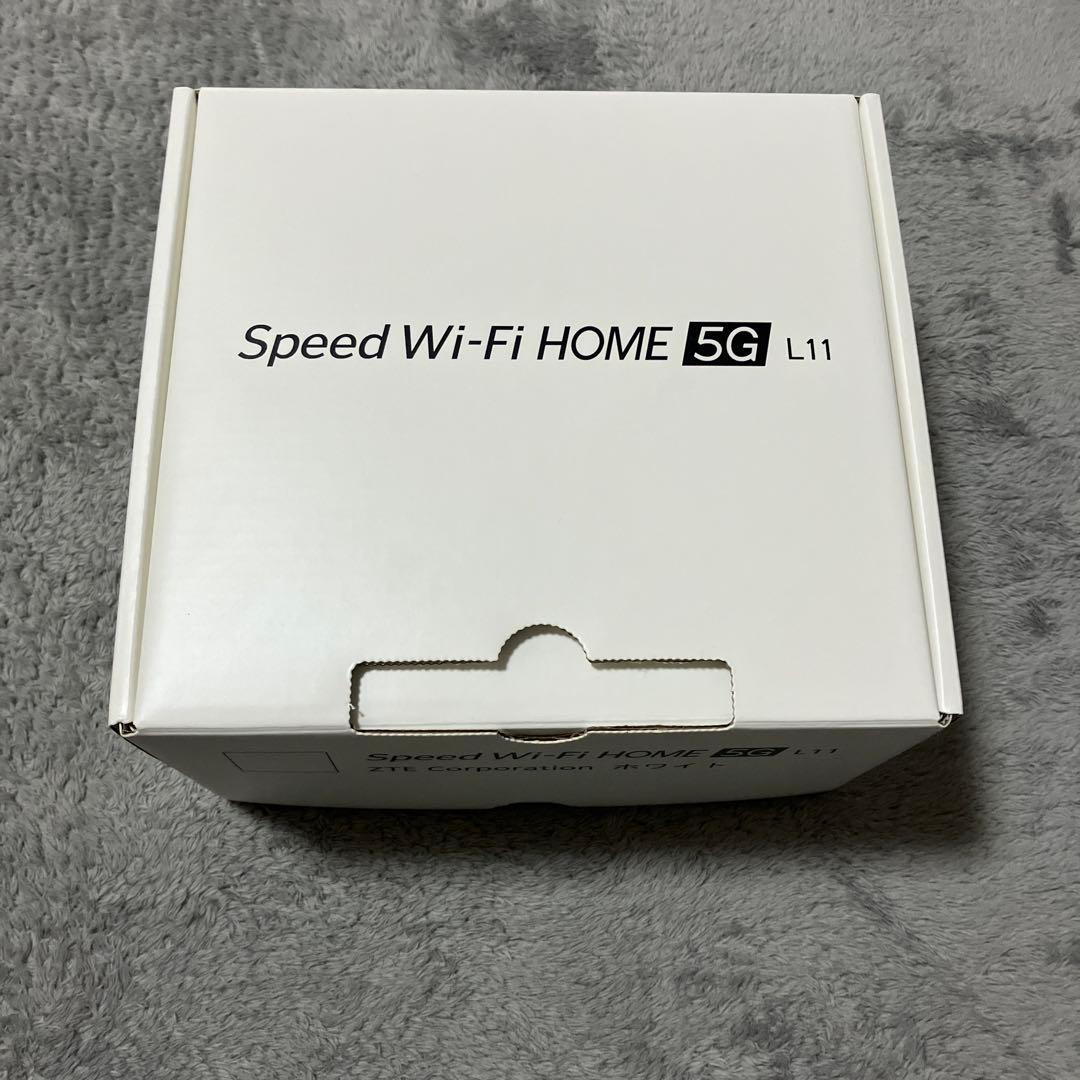 Speed Wi-Fi  5G L11 本体と付属品
