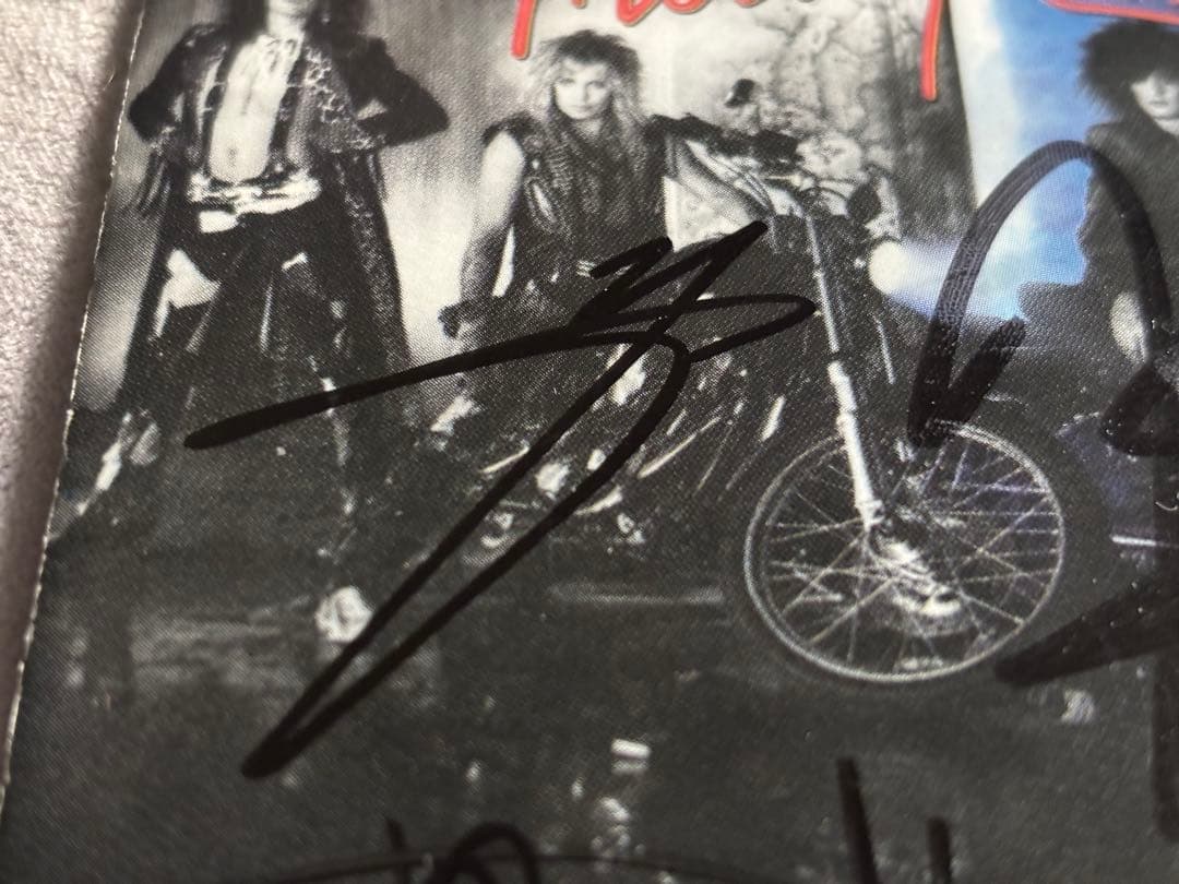 レアMötley Crüe サインCD モトリークルー motley crue