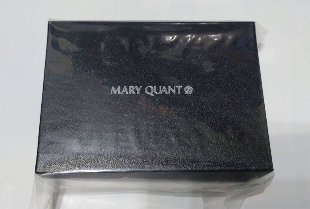 【新品未使用】 MARY QUANT ハートインサイドミニウォレット