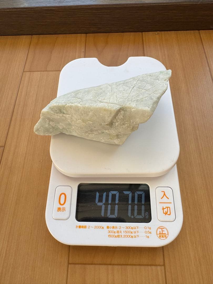 糸魚川翡翠　原石　407g