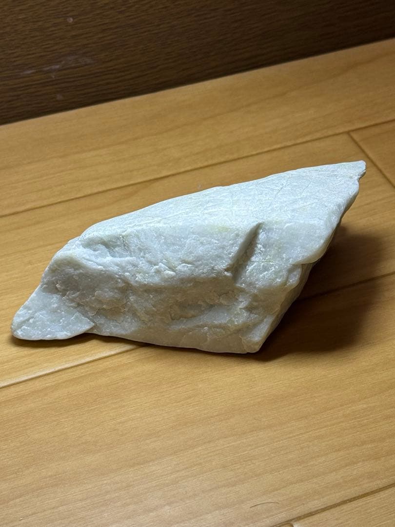 糸魚川翡翠　原石　407g
