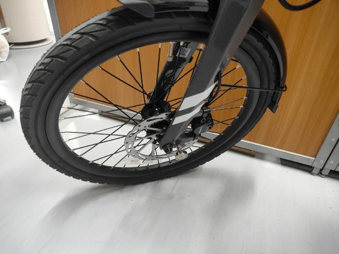 【在庫1台限り！】フルカーボンボディ 電動アシスト自転車 ERWAY A08