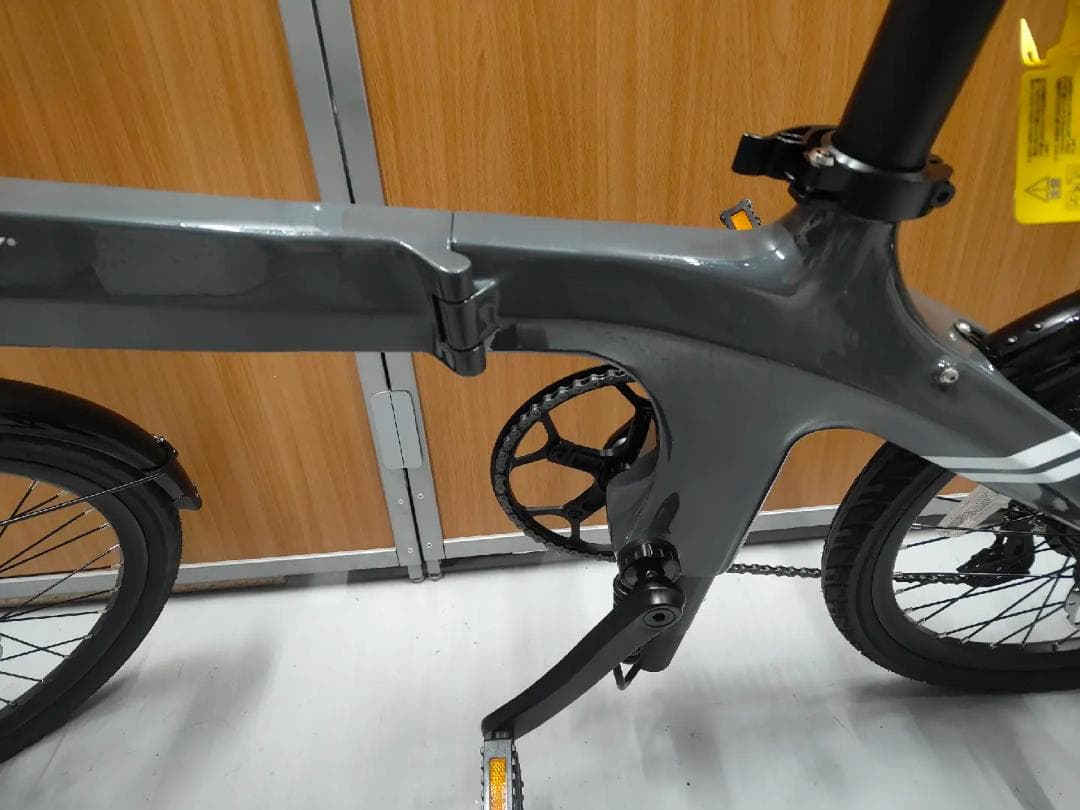 【在庫1台限り！】フルカーボンボディ 電動アシスト自転車 ERWAY A08