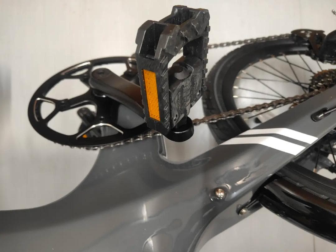 【在庫1台限り！】フルカーボンボディ 電動アシスト自転車 ERWAY A08