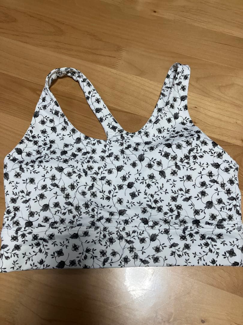 emmi yoga フラワープリント 上下　セットアップ