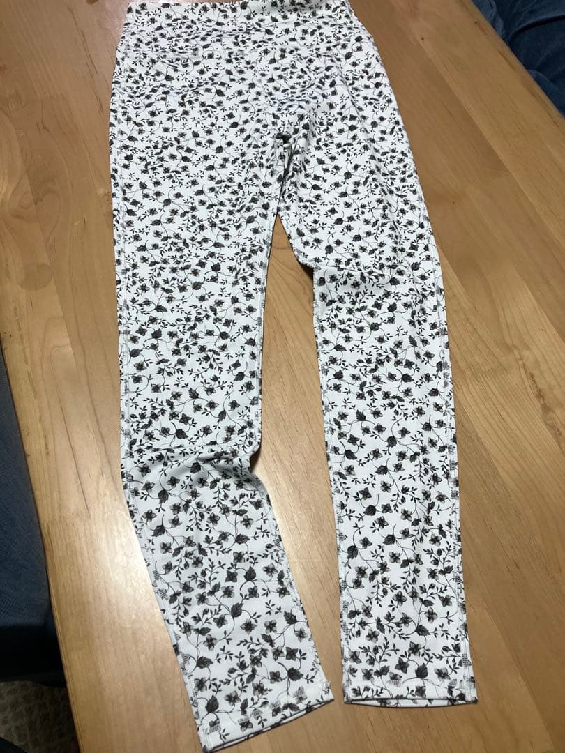 emmi yoga フラワープリント 上下　セットアップ