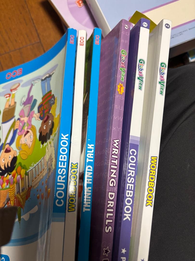 ECCジュニア未使用　　 教材7冊、CD7冊、LE velセット27冊、リュック