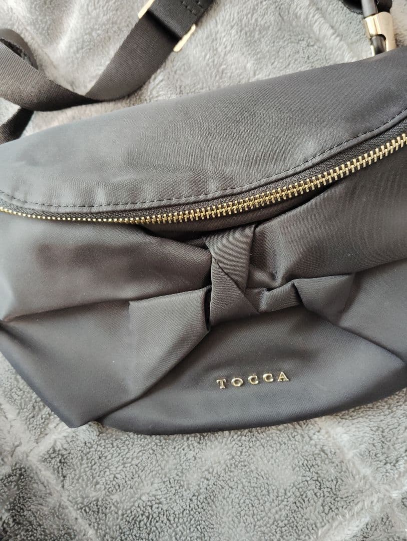 TOCCA ブラック ボディバッグ