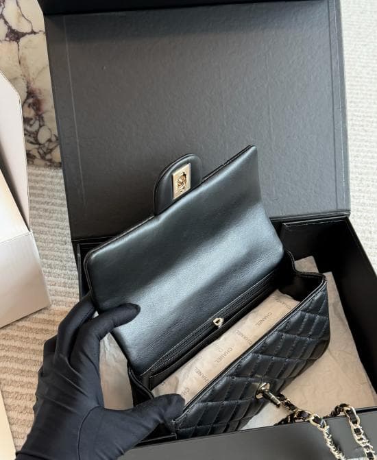 CHAN∈L ブラック レザー ショルダーバッグ