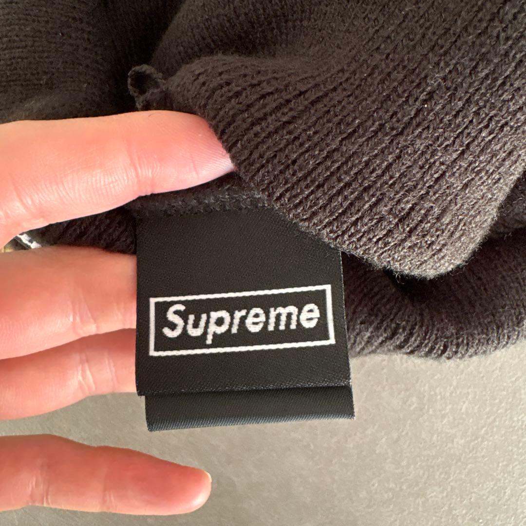 黒のニット帽 S刺繍・Supremeタグ付き