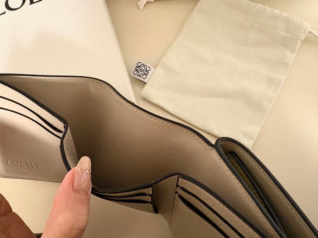 【値下げ中】LOEWE 三つ折り財布
