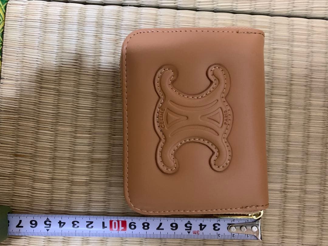 CELINE ベージュ エンボスロゴ 三つ折り財布 NOVELTY