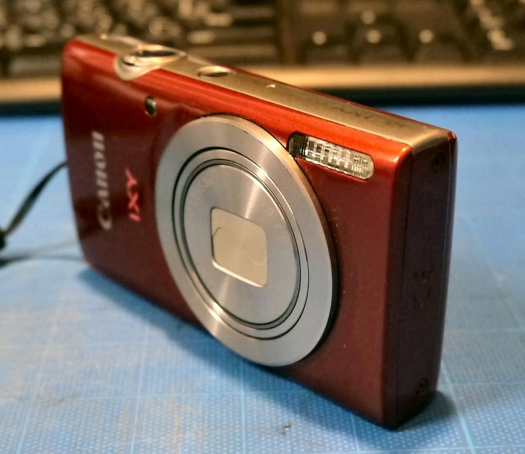 canon　IXY200（レッド）　美品　使用少な目です　充電器付