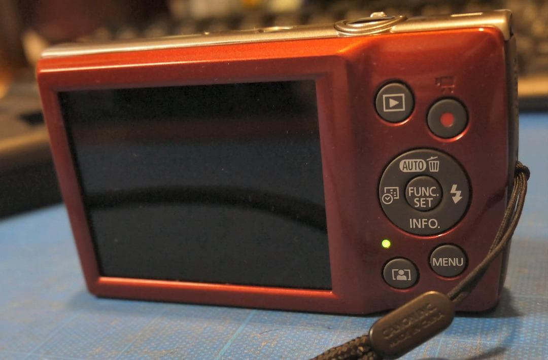 canon　IXY200（レッド）　美品　使用少な目です　充電器付
