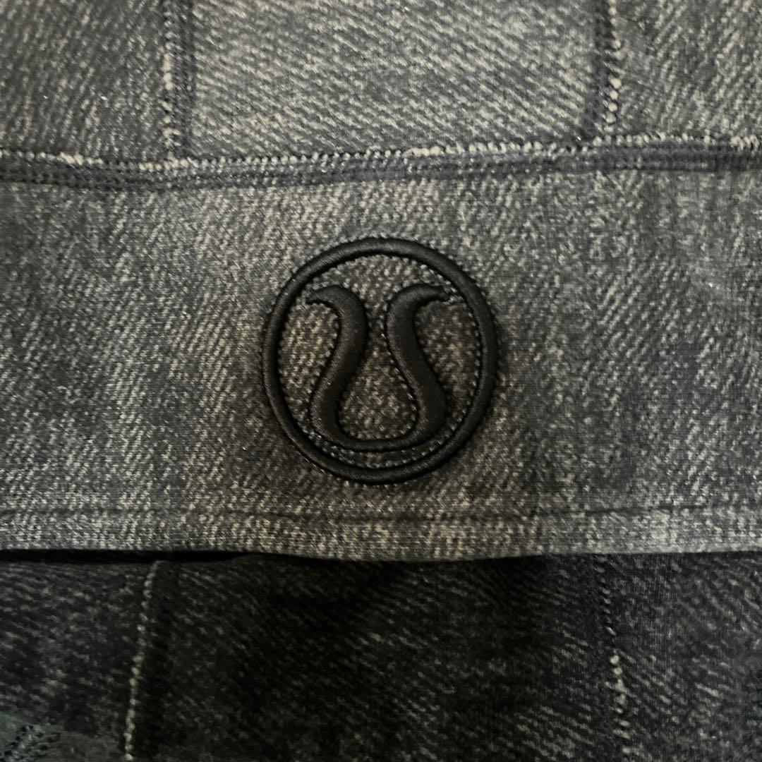Lululemon ダークグレー フーディー