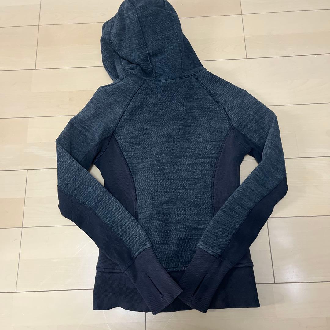 Lululemon ダークグレー フーディー