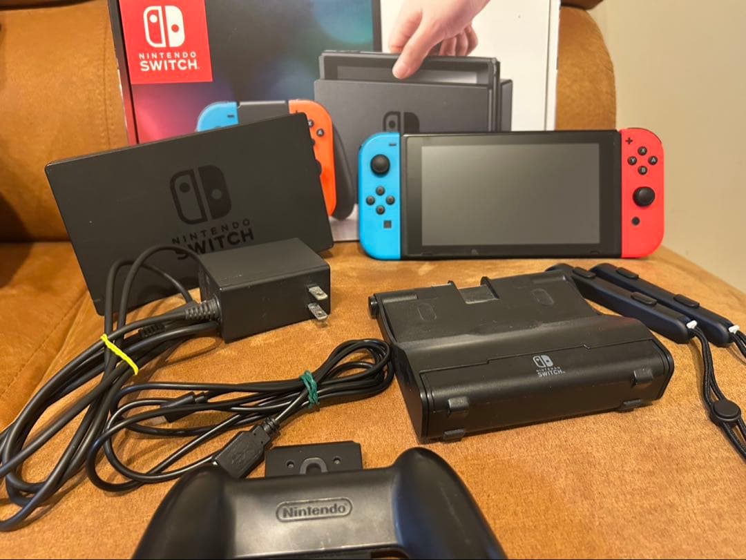 Nintendo Switch 本体 青/赤 Joy-Con 付属品付き