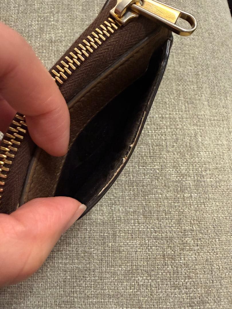 うさぎGUCCI オフディア 二つ折り財布 L字ファスナーGGパターン