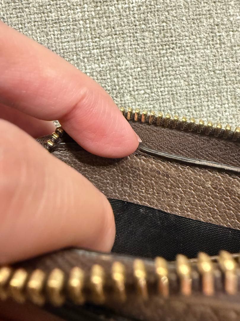 うさぎGUCCI オフディア 二つ折り財布 L字ファスナーGGパターン