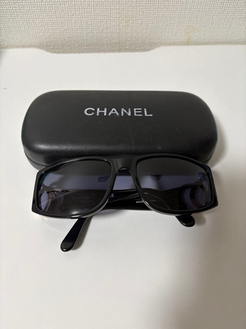［訳アリ］CHANEL ブラック サングラス ゴールドディテール