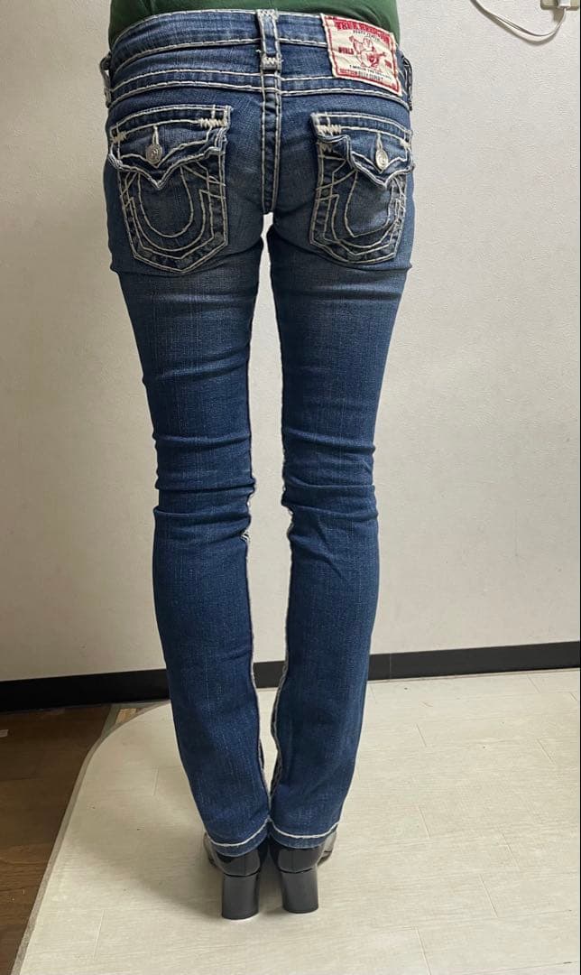 【人気】TRUE RELIGION 白ステッチ デニム 23インチ