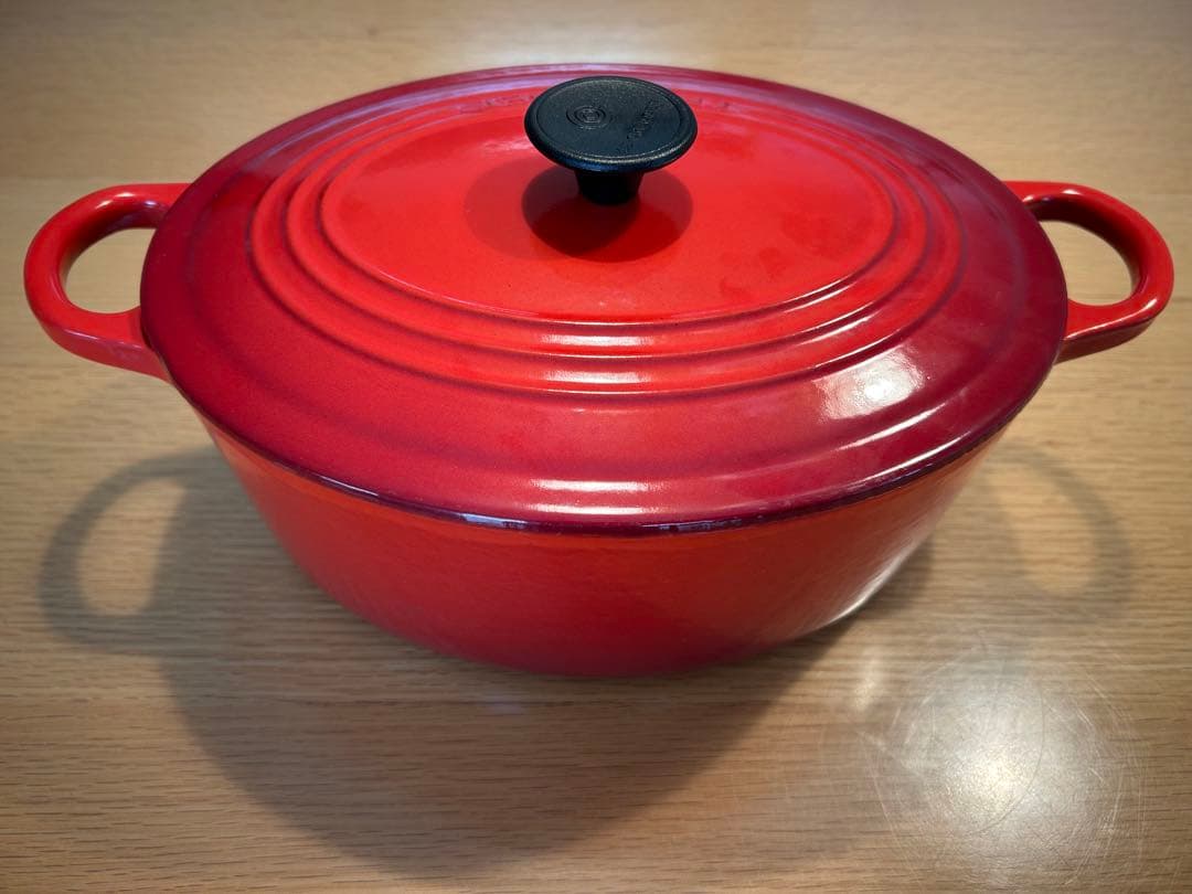 し*ん様 【未使用】ル・クルーゼ ココット・オーバル25 cm チェリーレッド