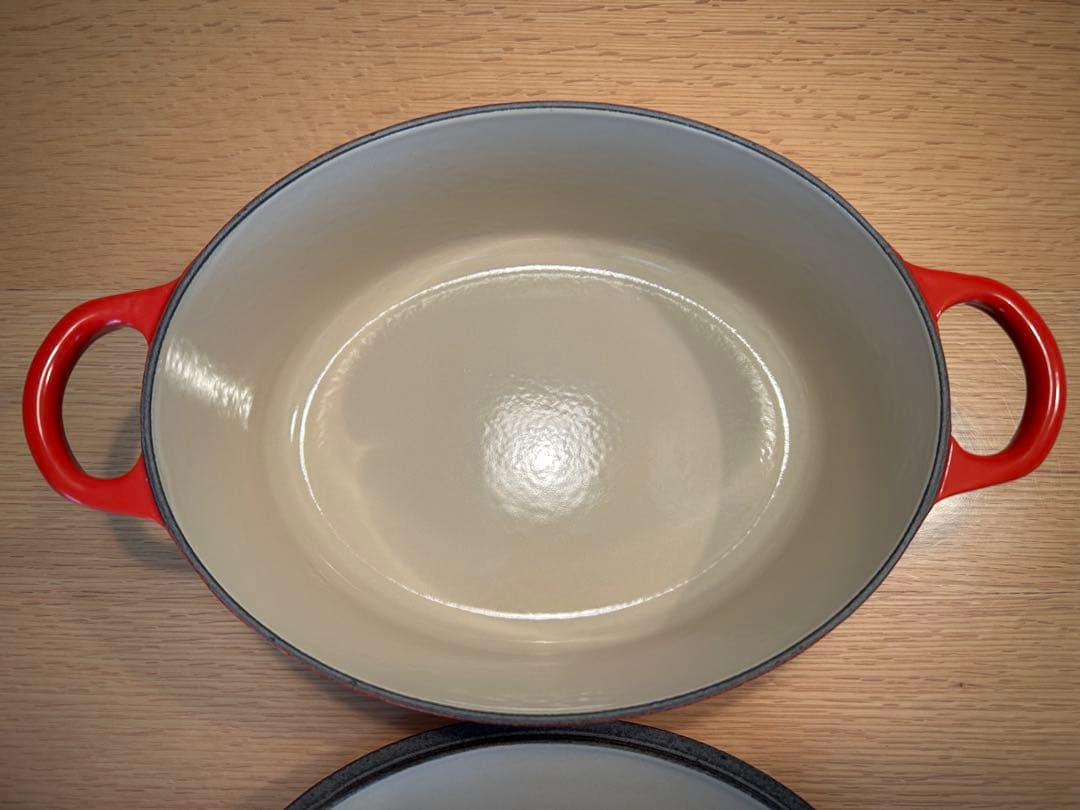 し*ん様 【未使用】ル・クルーゼ ココット・オーバル25 cm チェリーレッド