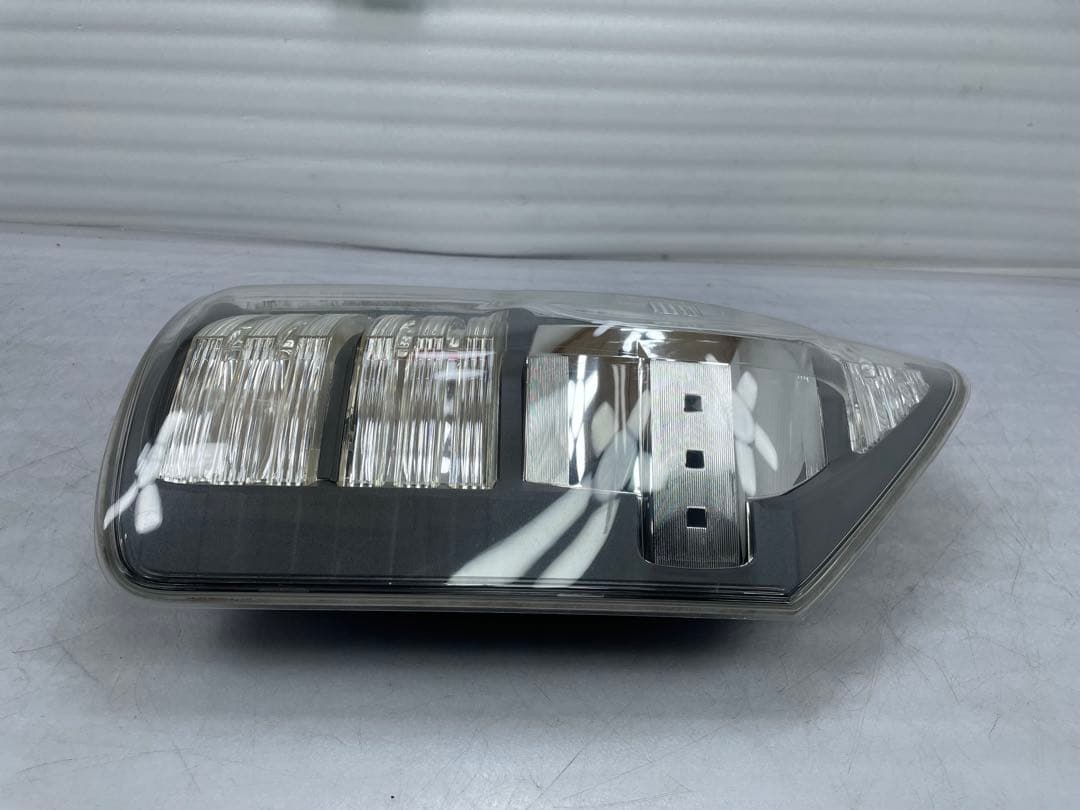 中古|良品70ヴォクシー LED右テールランプZRR70/75 前期28-220