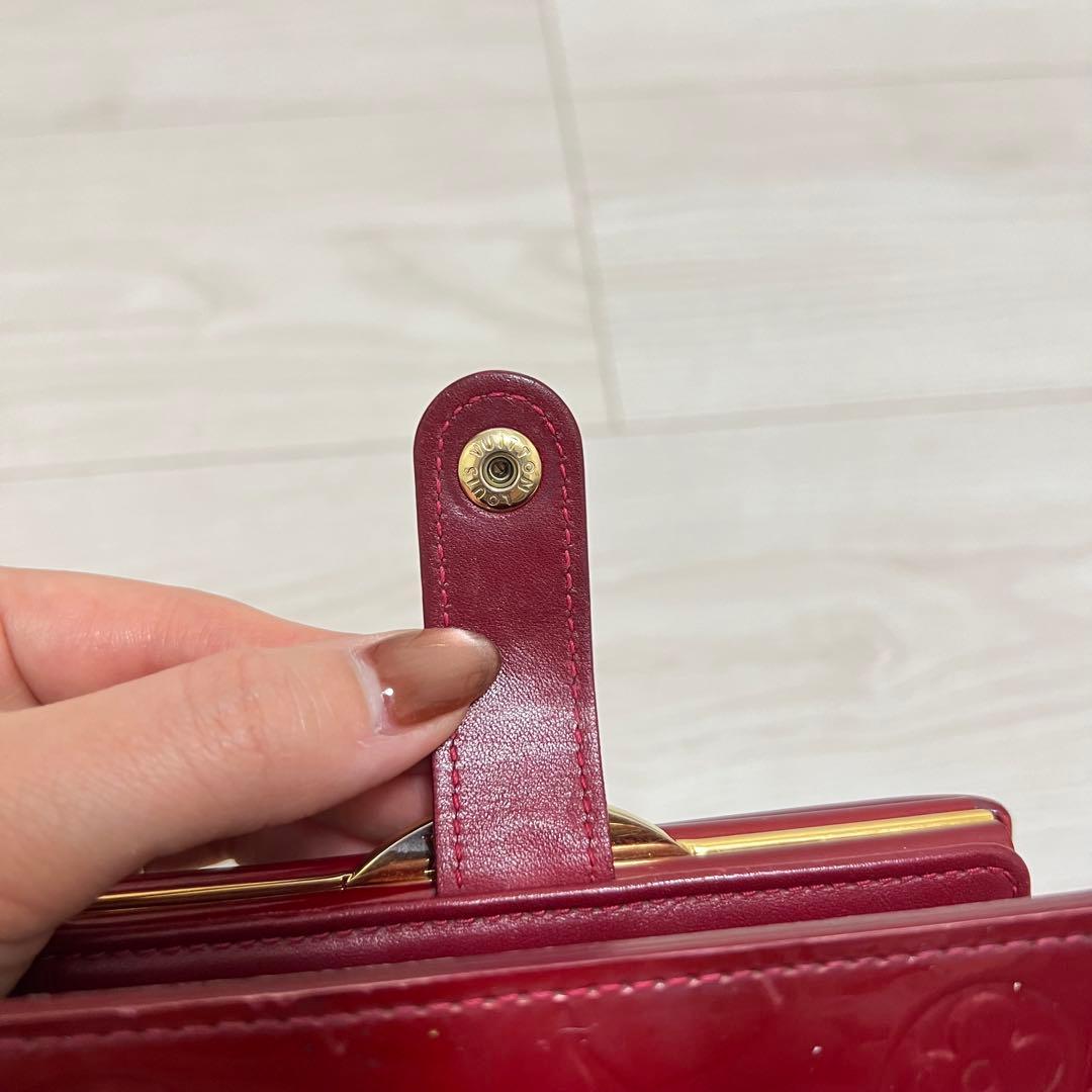 LOUISVUITTON ルイヴィトン　二つ折り財布　がま口　ヴェルニレッド　赤