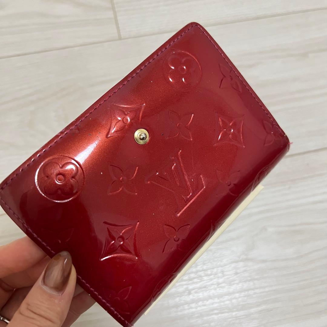 LOUISVUITTON ルイヴィトン　二つ折り財布　がま口　ヴェルニレッド　赤
