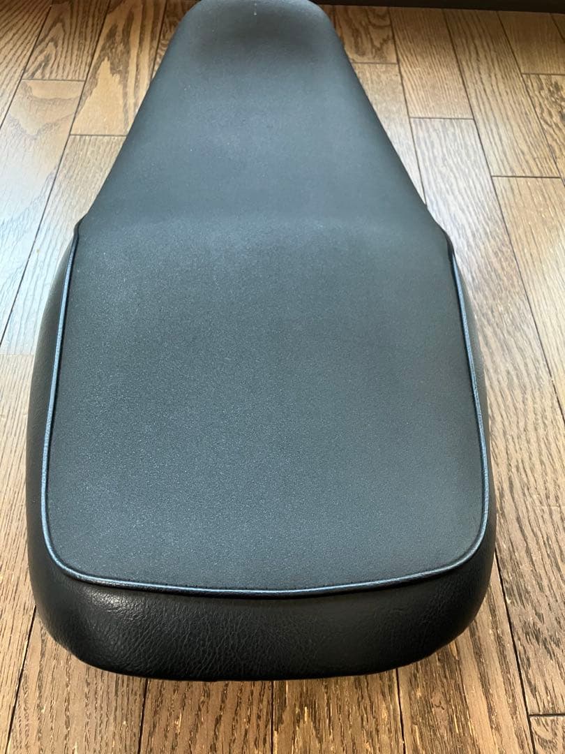 カワサキ ゼファー1100/RS用 社外 シート アンコ抜き ローダウン 足付良