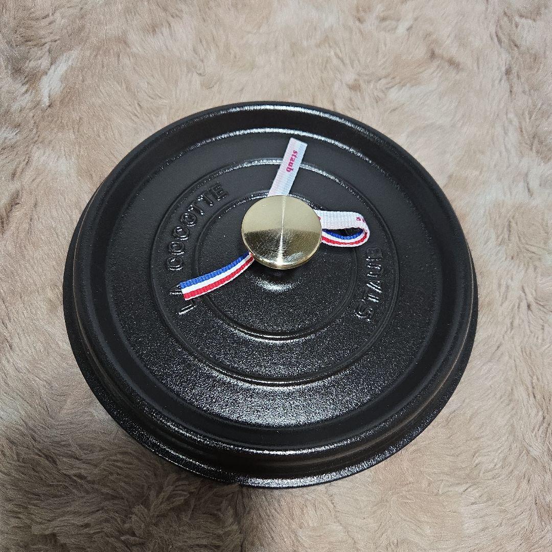 【新品】staub 「ピコ ココット ラウンド 22cm」2.6L