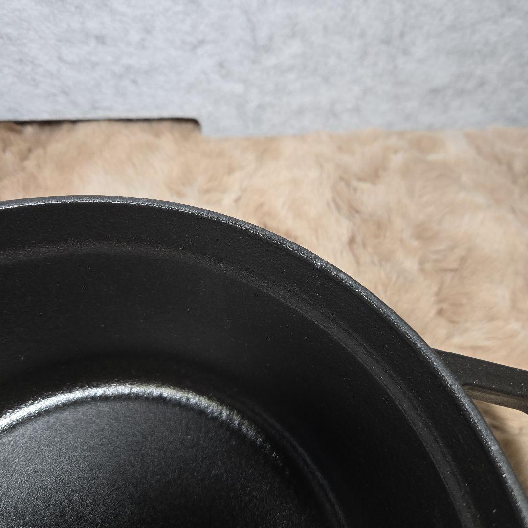 【新品】staub 「ピコ ココット ラウンド 22cm」2.6L