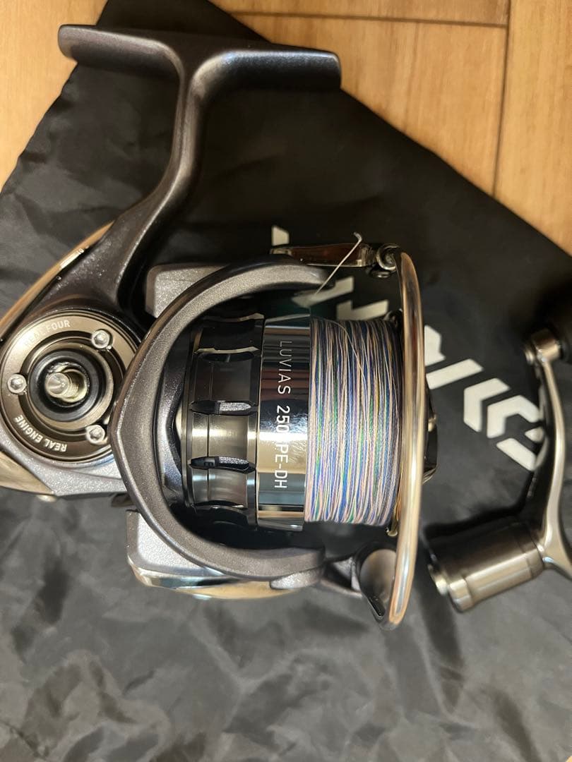 DAIWA LUVIAS 2508PE-DH スピニングリール