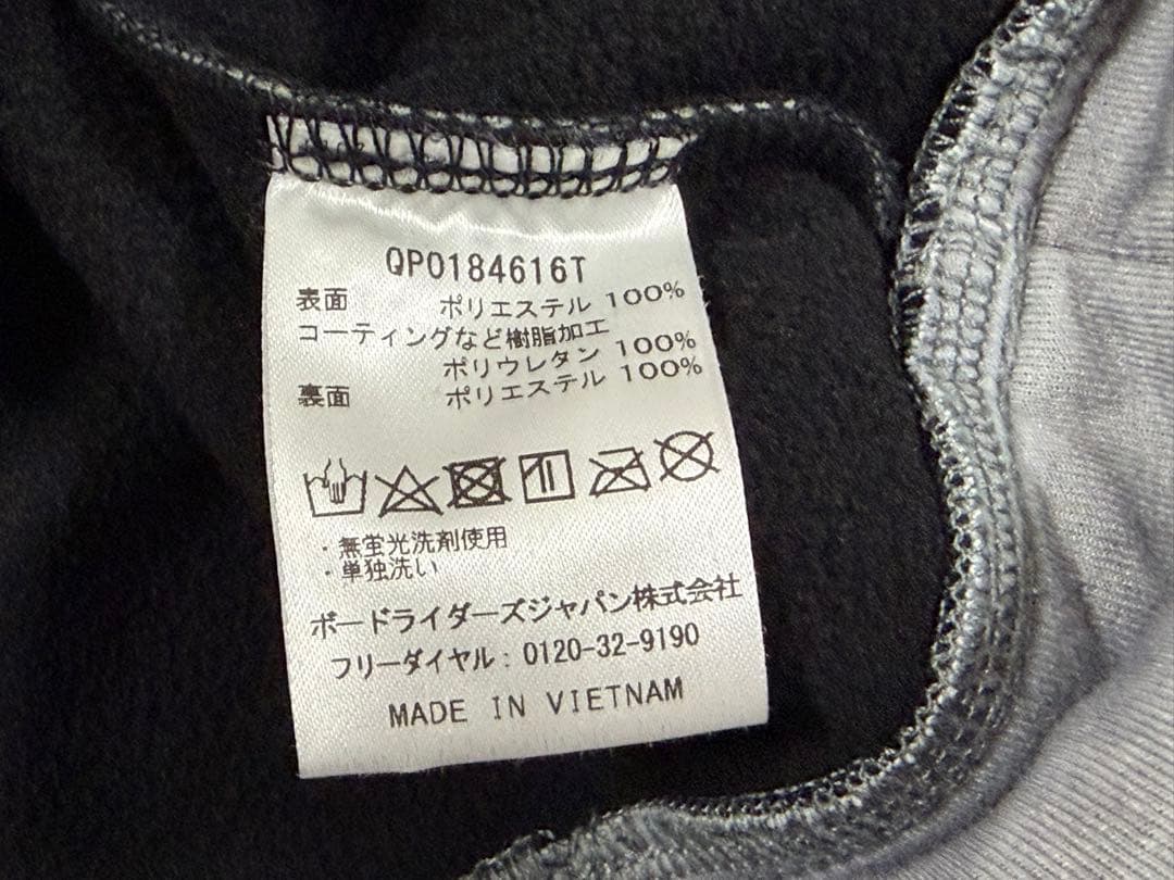 ★送料無料★お洒落　クイックシルバー　撥水プルオーバーフーディー　スノーボード