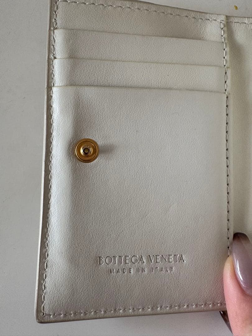 Bottega Veneta ホワイト　二つ折り財布