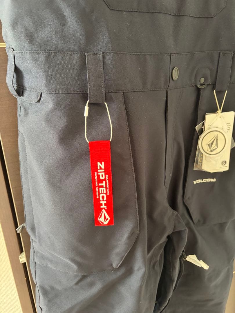 ★新品★ 22-23 VOLCOM ビブパンツ　Mサイズ　ブラック